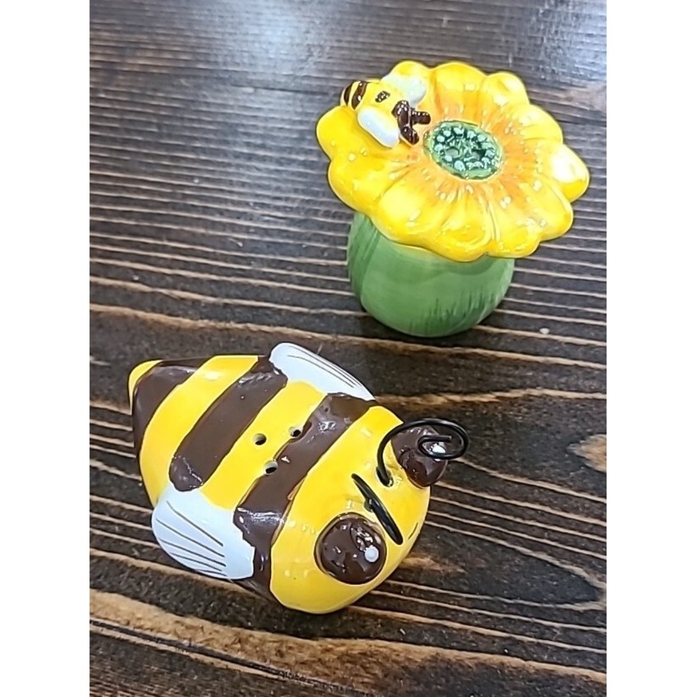 Bee And Flower Salt & Pepper Shakers